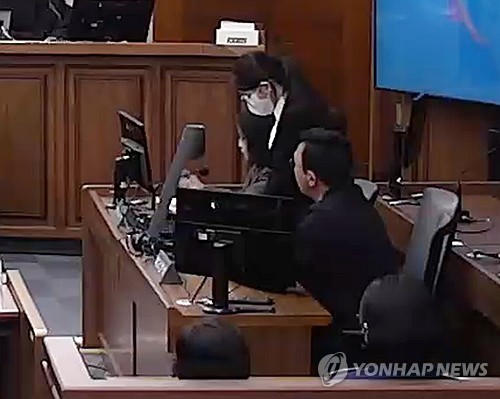 김건희측, 대법에 '명태균 여론조사 무죄' 尹 2심 판결문 제출