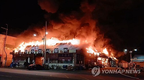 '잿더미' 전주 농수산물도매시장, 20억 들여 내년 10월 재건