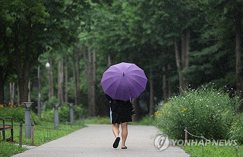 [날씨] 일요일 내륙 곳곳 소나기…서울 낮 최고 27도