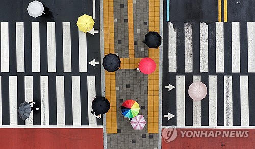 부울경, 흐리고 비…30∼80㎜ 돌풍·천둥·번개 동반