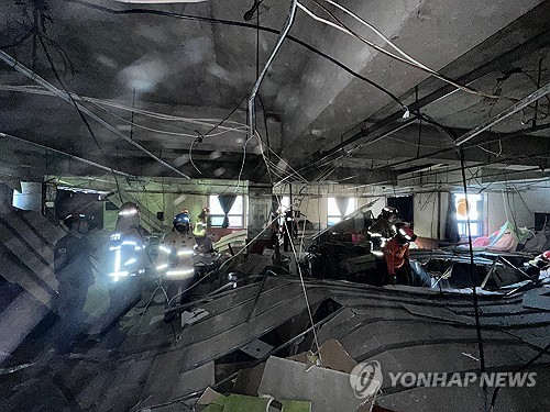 대구 마트서 천장 무너져 36명 부상, 9명 병원 이송(종합)