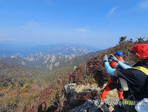강원 유명산·축제장 북적…연휴 사흘간 설악산 8만3천여명 찾아(종합)