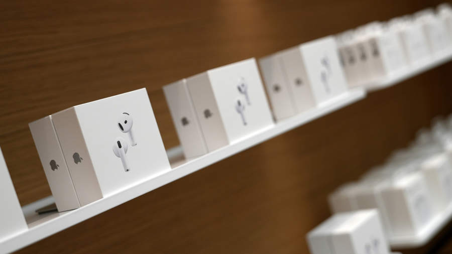 Here's what you should do if only one of your AirPods is working