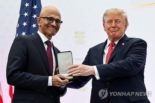 MS CEO "AI에 '비상 브레이크' 필수…내부자 위험처럼 통제해야"