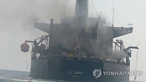 이란군 "호르무즈 동부 선박 주시…금지구역서 유조선 화재"