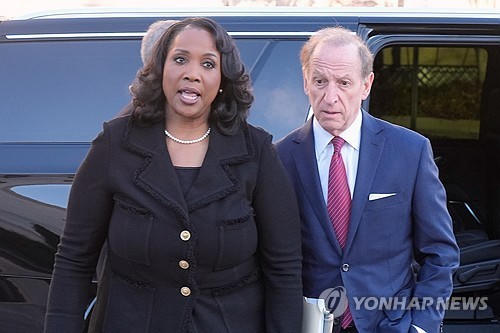 트럼프, 리사 쿡 연준 이사 해임 재시도…백악관에 조사위 설치