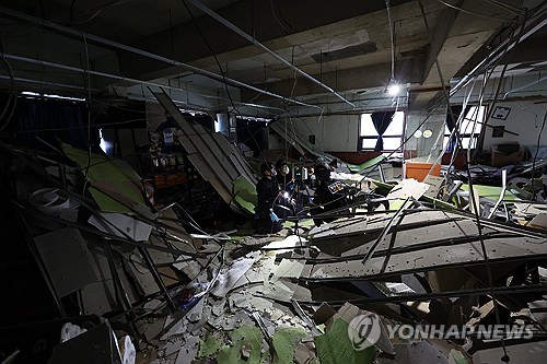 마감재 붙인 철골 천장틀 통째로 붕괴…경찰, 수사 속도