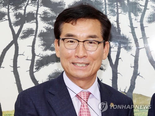 '선거구민에 식사 제공' 윤건영 충북교육감 선거법 위반 송치