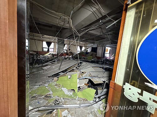 "드르륵 소리 나더니 천장이 우르르"…대구 붕괴사고 아찔한 순간