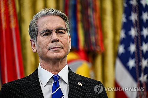 美재무, '푸틴과 경유합의' 비판 속출에 "美국민에 좋은 일"