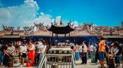 中國Z世代為何迷上玄學拜佛？ 什麼是「心靈經濟」？